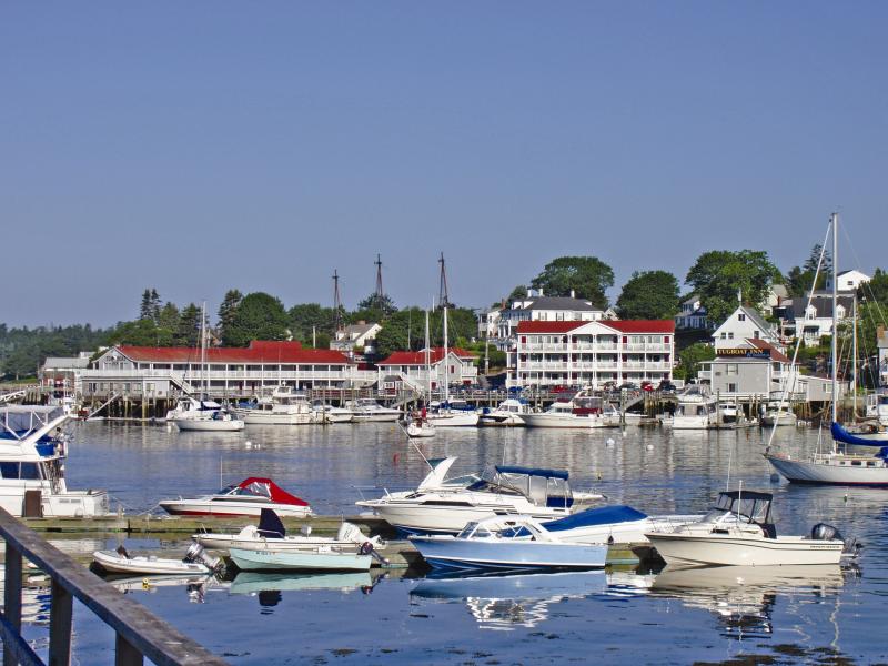 Tugboat Inn, Restaurant & Lounge & Marina